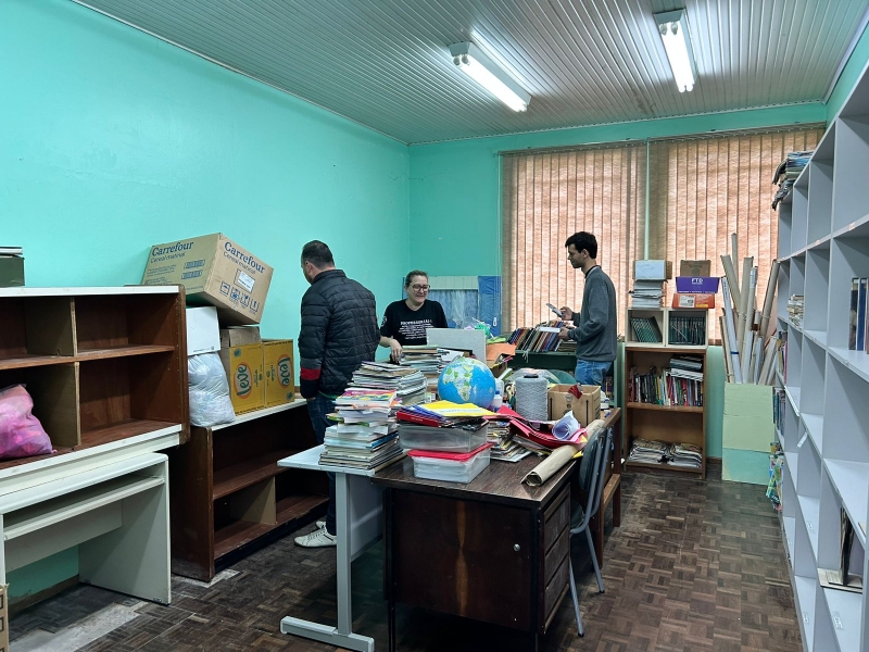 Secretário municipal de Educação visita escolas em processo de municipalização